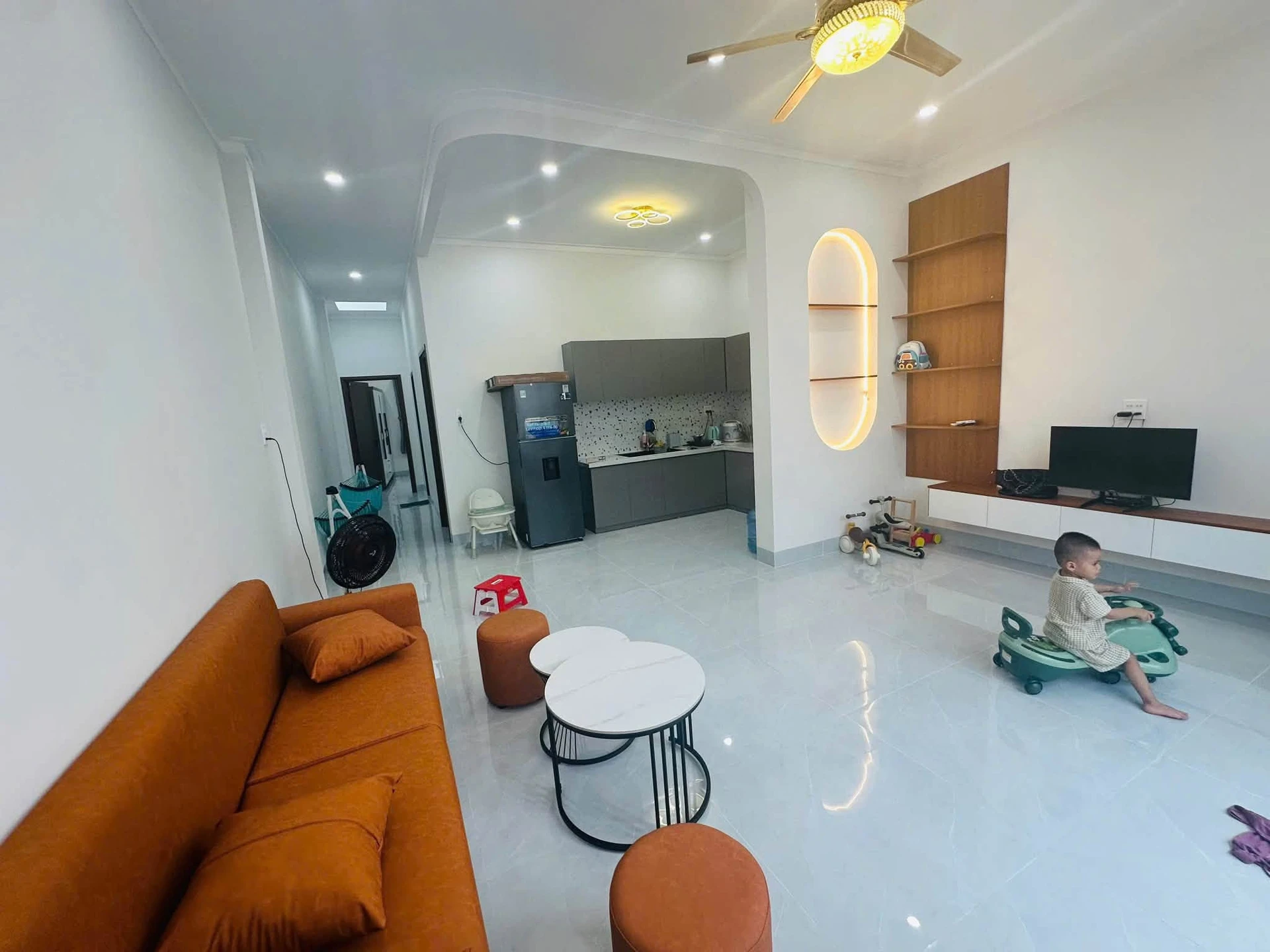 Bán nhà mới xây 100m2, 2 phòng ngủ tặng full nội thất, Phan Thiết 1.35 tỷ - Ảnh 1