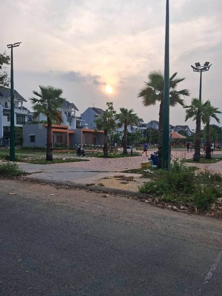 Bán đất lô góc 2 mặt tiền 191m2 KDC Gia Hòa, Phước Long, Thủ Đức - 18 tỷ - Ảnh 1