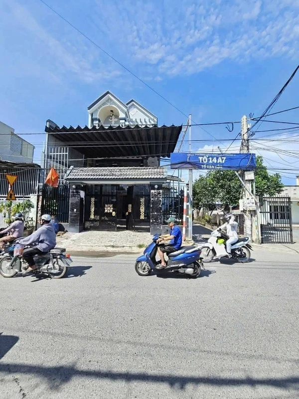 Bán nhà góc 2 mặt tiền đường Cây Da 230m2, Tân Đông Hiệp, Dĩ An, giá 10,5 tỷ