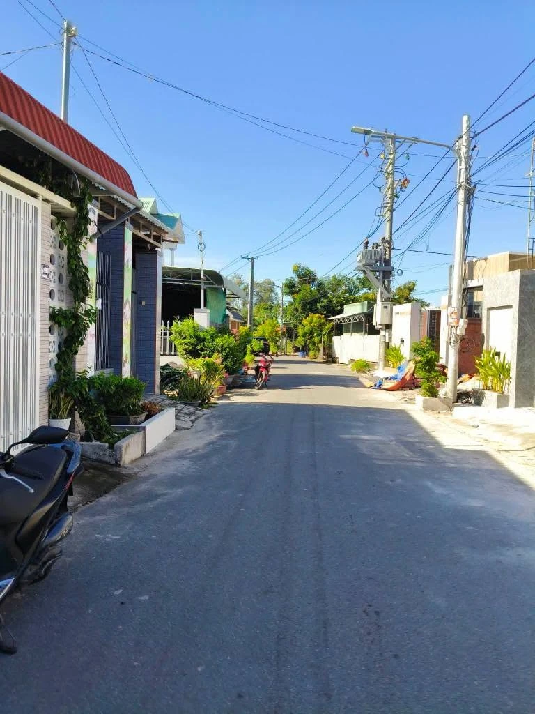 Bán nhà phố 2 phòng ngủ 110m2 mặt tiền Mạc Đĩnh Chi Long Điền - Ảnh 1