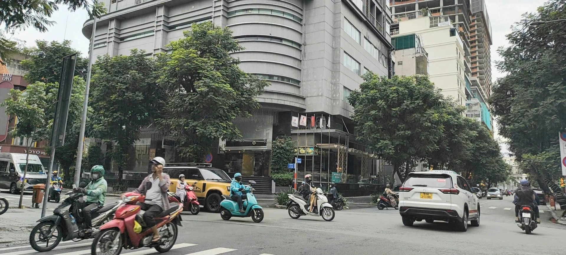Cho thuê mặt bằng góc 2 mặt tiền 262m² Quận 1 - Ảnh 1