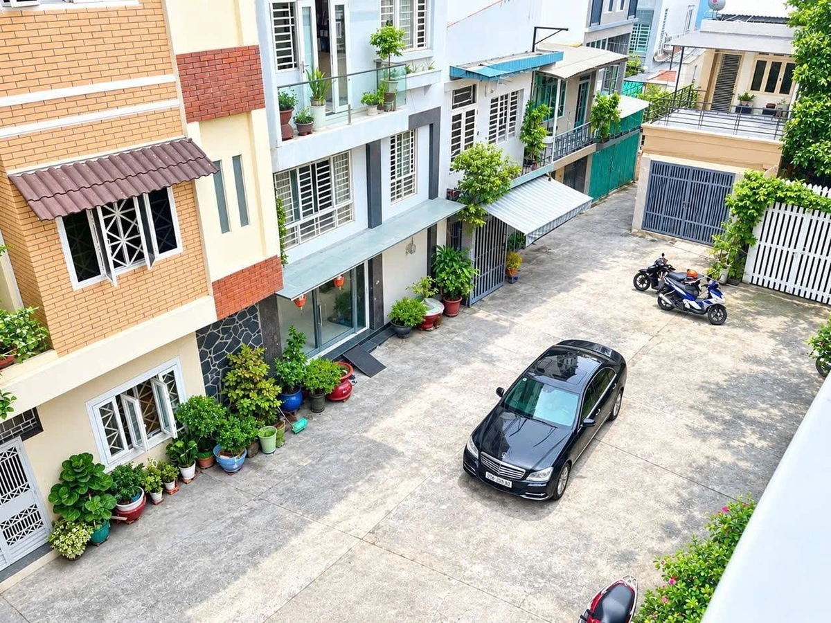 Bán nhà 1 trệt 3 lầu 93,1m2, 7 phòng ngủ đường Đinh Tiên Hoàng, Bình Thạnh - Ảnh thu nhỏ 2