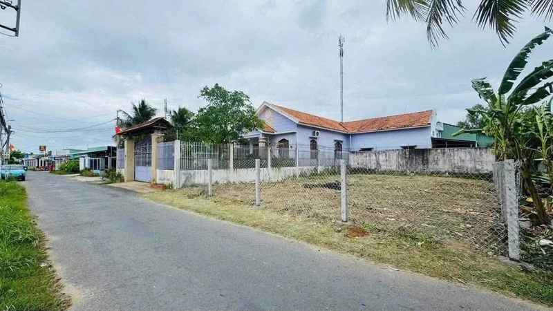 Bán đất mặt tiền Nguyễn Văn Trung Bến Tre 248,8m² 1,55 tỷ