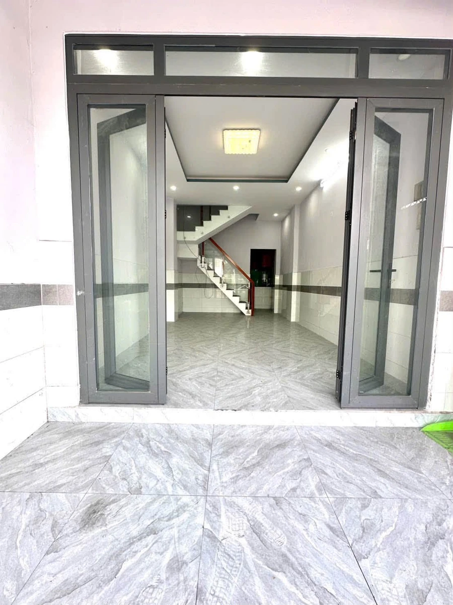 Bán nhà 1 trệt 1 lầu mặt tiền đường Trịnh Thị Miếng, Thới Tam Thôn, Hóc Môn, 2PN 2WC, giá 1,75 tỷ - Ảnh thu nhỏ 2