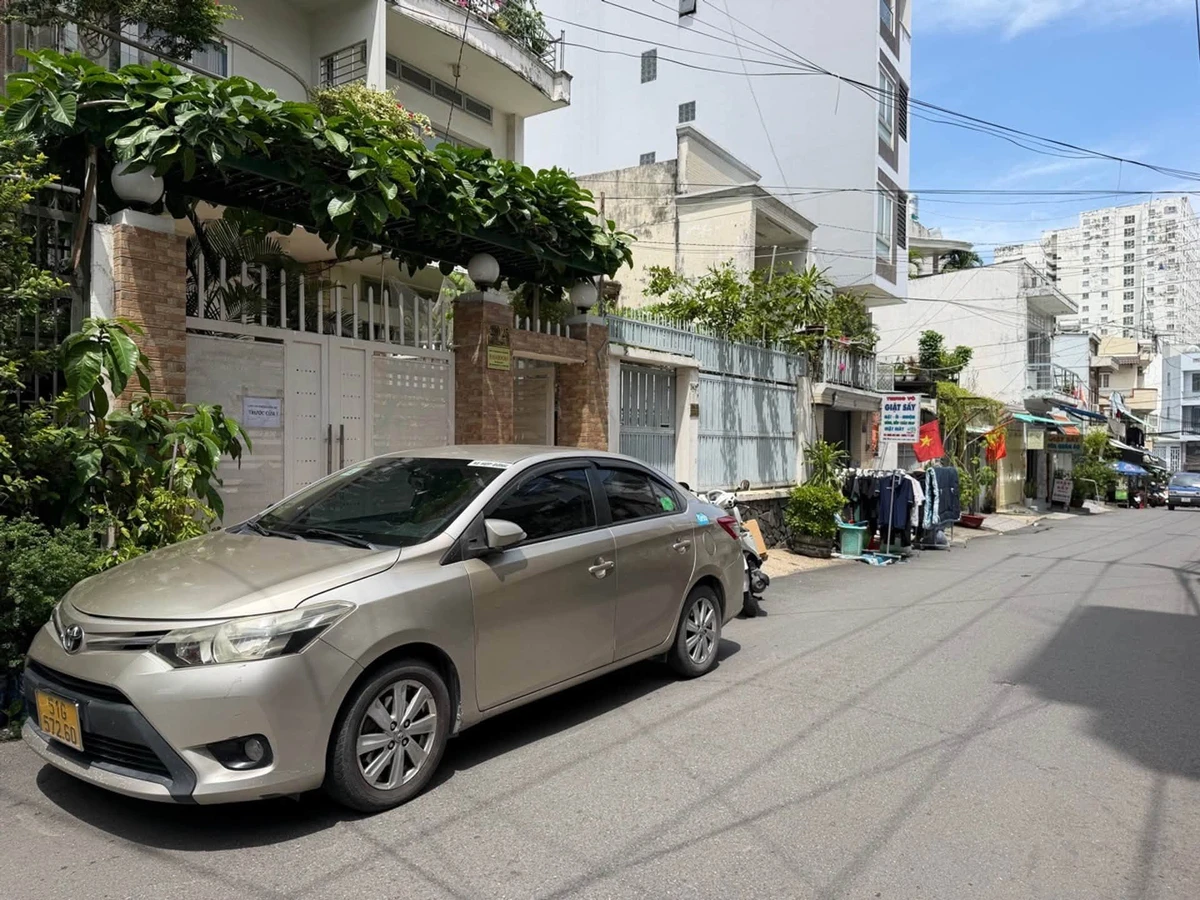 Bán nhà hẻm 8m ô tô tránh 51m2 2PN gần Ngã 5 Bình Hòa, Bình Thạnh giá hơn 7 tỷ - Ảnh 1