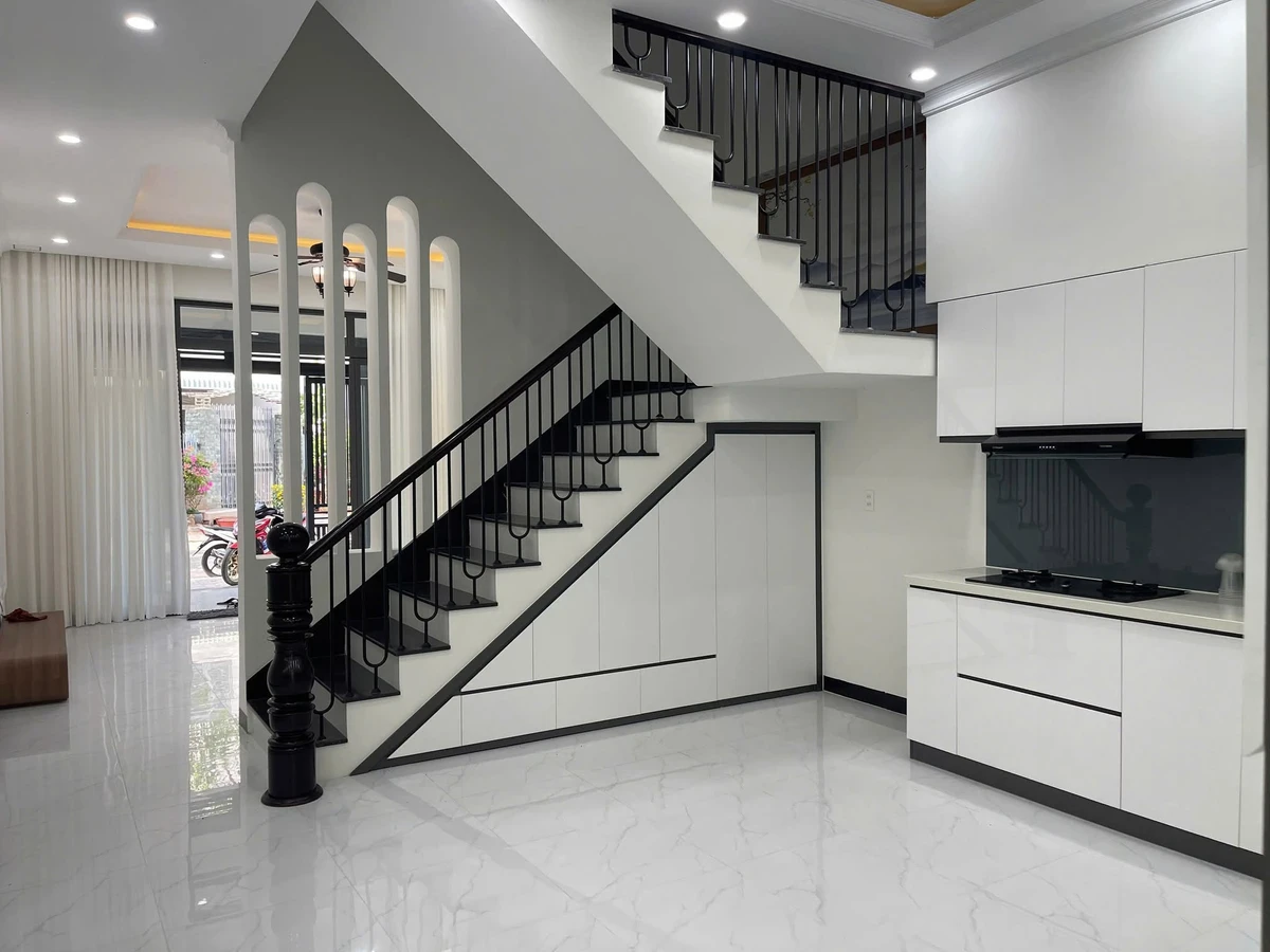 Bán nhà 1 trệt 2 lầu mặt tiền Mạc Chính Chung Bà Rịa, 90m² - Ảnh thu nhỏ 4