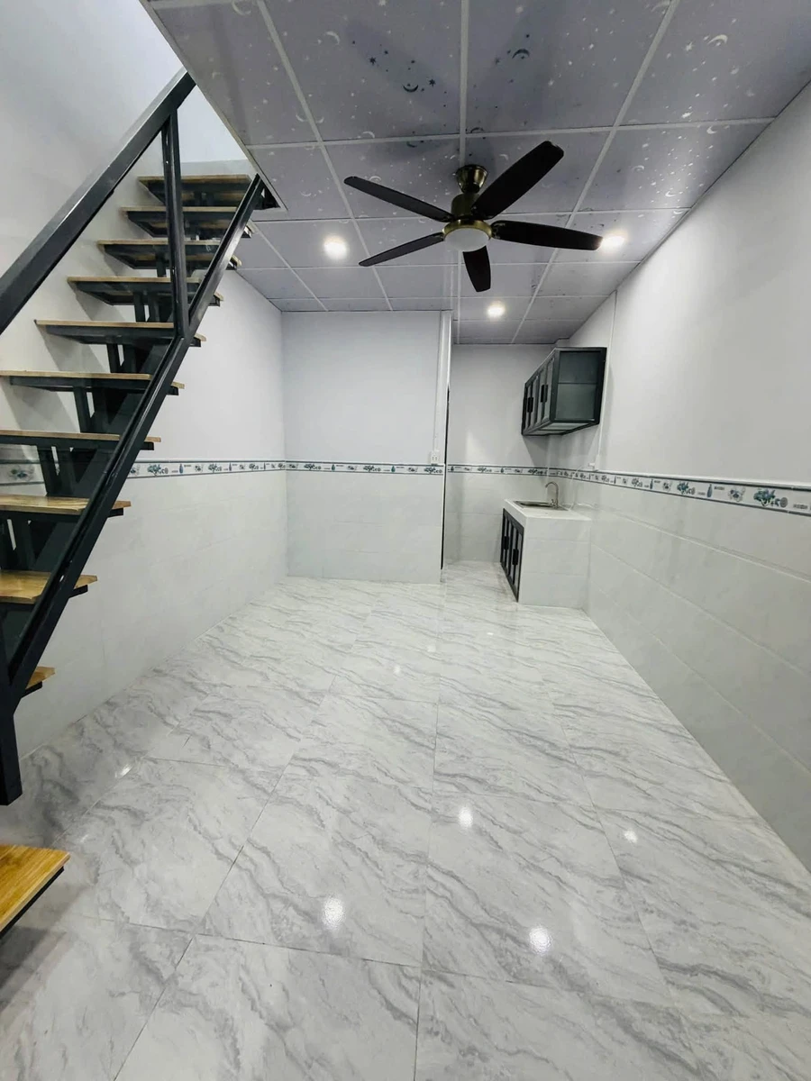 Bán nhà nhỏ 18m2 có gác, đường số 4 Trường Thọ, Thủ Đức, giá 990 triệu - Ảnh 1