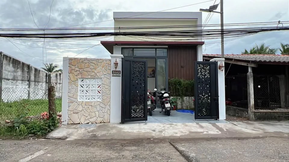 Bán nhà mới hoàn công 91m2, 2 phòng ngủ, hẻm Cá Sòng đường Đồng Khởi, tặng full nội thất - Ảnh 1