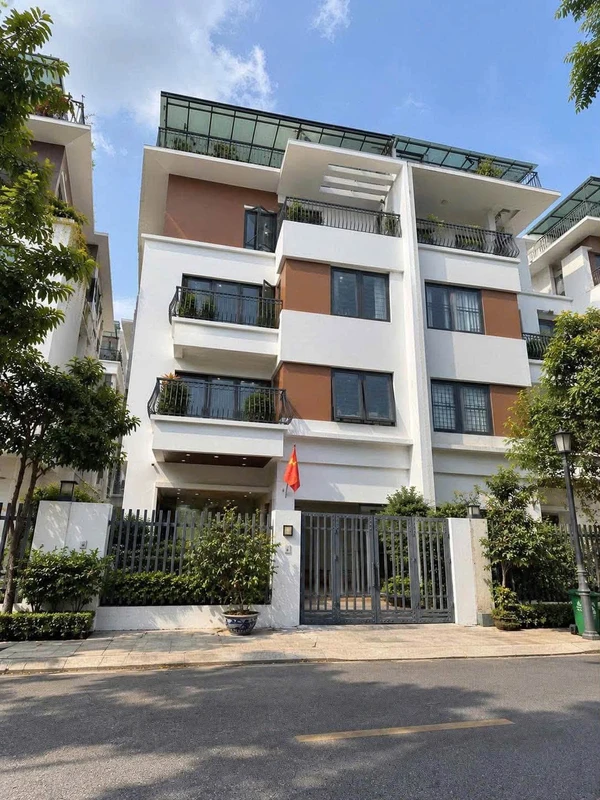 Cho thuê biệt thự 6PN, 150m² Tây Hồ Tây, 63tr/tháng