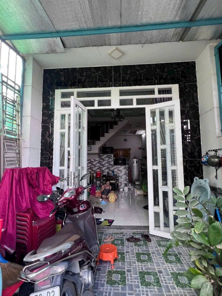 Bán nhà 4x10m, 4PN 3WC mặt tiền đường Đức Hòa Long An 900 triệu - Ảnh thu nhỏ 2