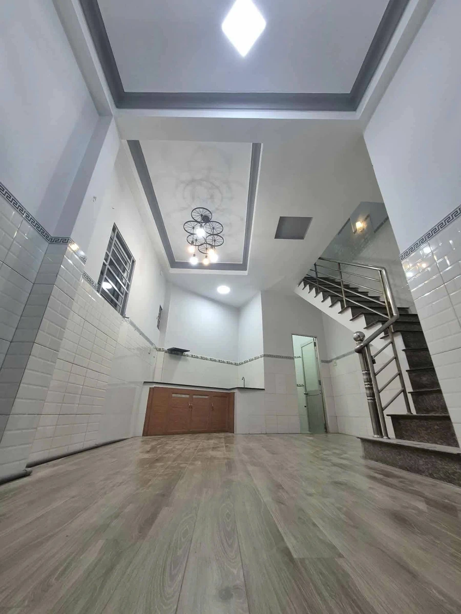 Bán nhà 1 trệt 1 lầu mặt tiền Lê Lợi, Hóc Môn 28m² - Ảnh thu nhỏ 3
