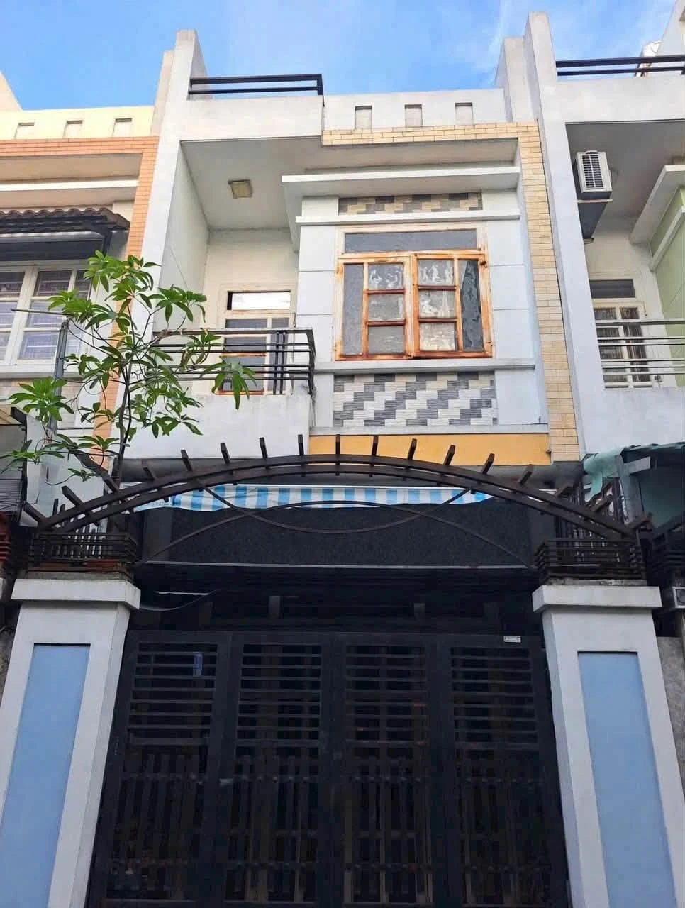 Bán nhà hẻm xe hơi 4x18m, 1 trệt 1 lầu, 3PN đường Liên Khu 4-5, Bình Tân - Ảnh 1