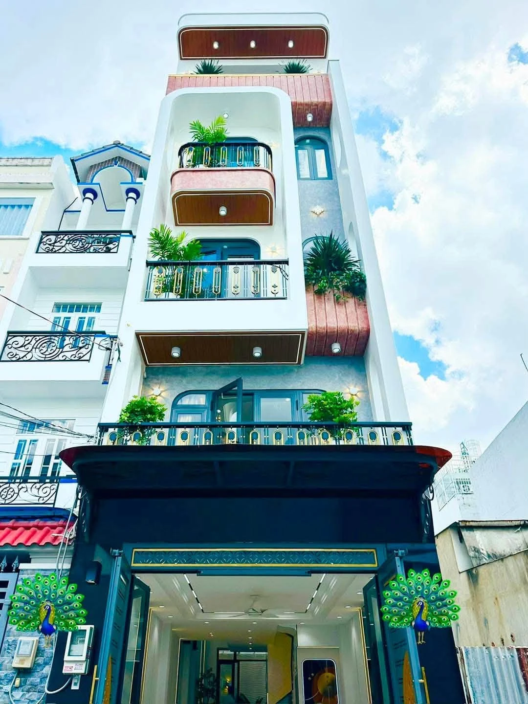 Bán nhà 5 lầu có thang máy 80m² đường Lê Văn Quới Bình Tân - Ảnh 1