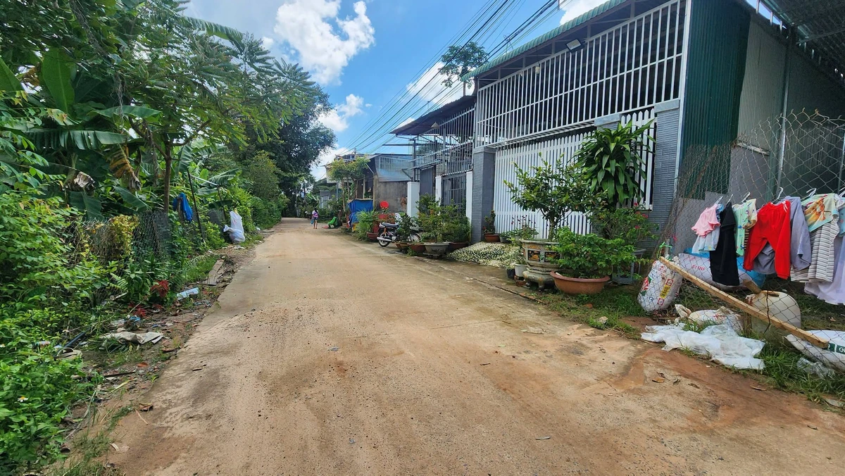Bán lô đất 140m² hẻm Trần Quý Cáp 2,3 tỷ - Ảnh 1