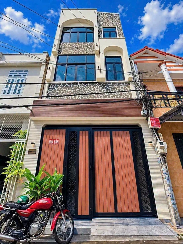 Bán nhà trệt 2 lầu 4PN 156.9m² Nguyễn Văn Cừ, Cần Thơ