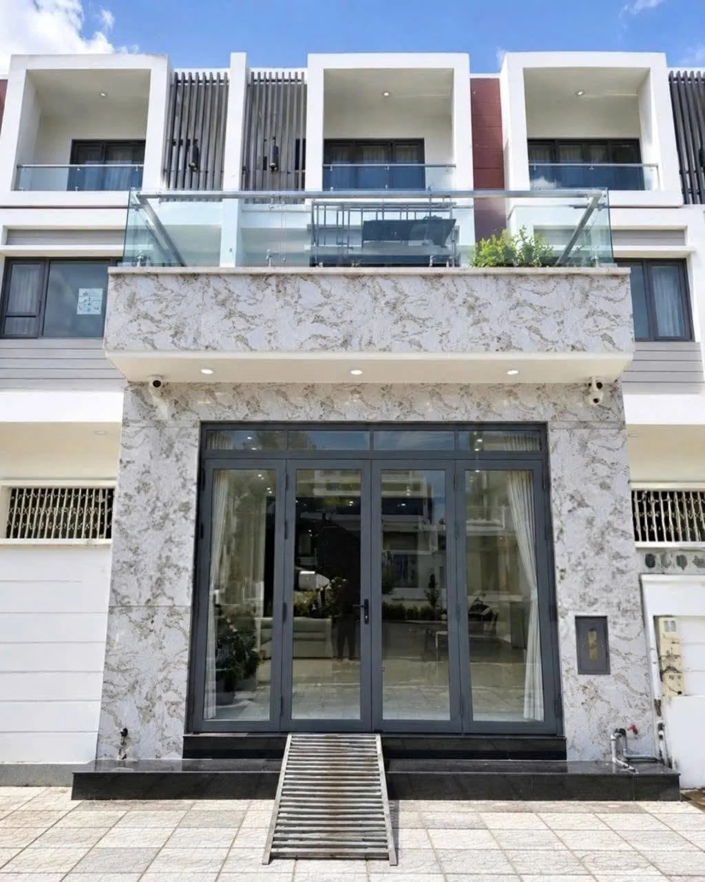 Bán nhà 1 trệt 2 lầu 4PN Rạch Giá 4 tỷ 100 - Ảnh 1