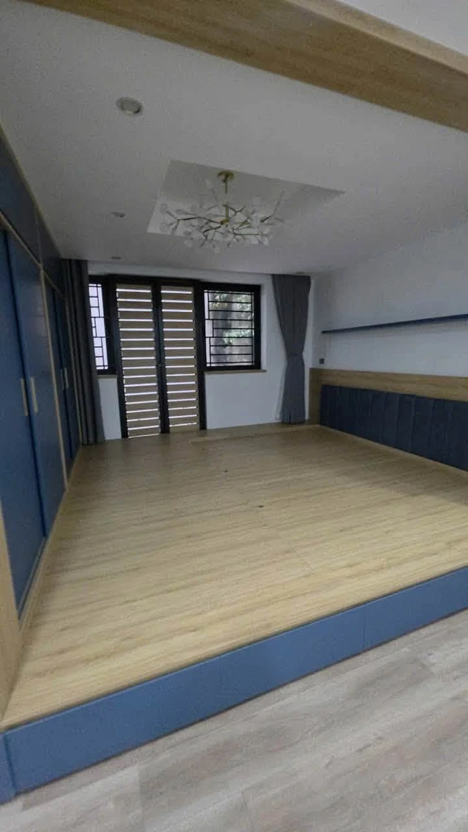 Cho thuê nhà biệt thự Việt Hưng 303m2, 6 phòng ngủ, mặt tiền 15m - Ảnh thu nhỏ 2