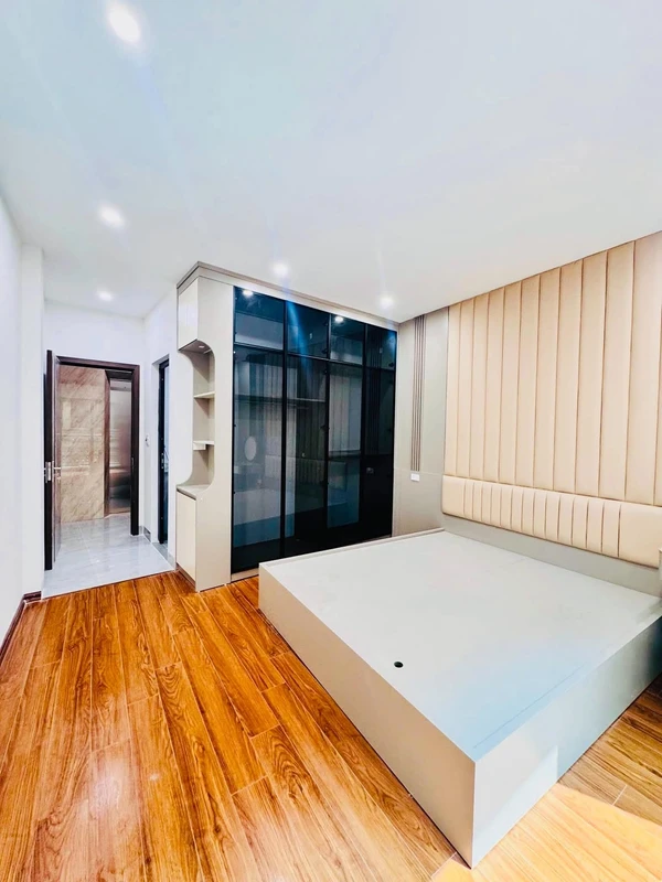 Bán nhà 6 tầng thang máy 7,2 tỷ đường Phố Huế, Hà Nội