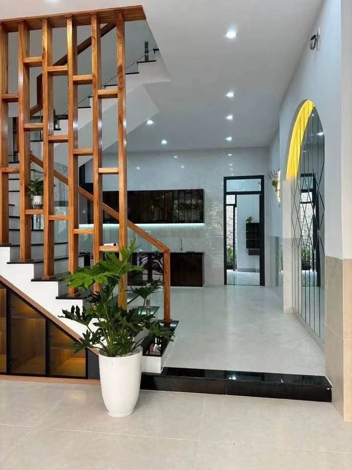 Bán nhà mặt tiền 80m2, 4 phòng ngủ Gara Quyền Quy Nhơn - Ảnh thu nhỏ 3
