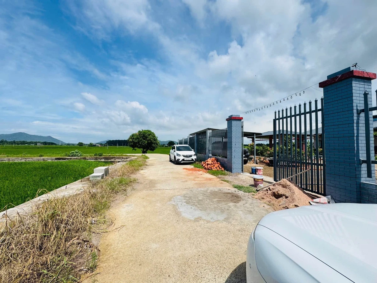 Biệt thự vườn 1260m2 tại thị trấn Đất Đỏ - 5,5 tỷ - Ảnh thu nhỏ 2