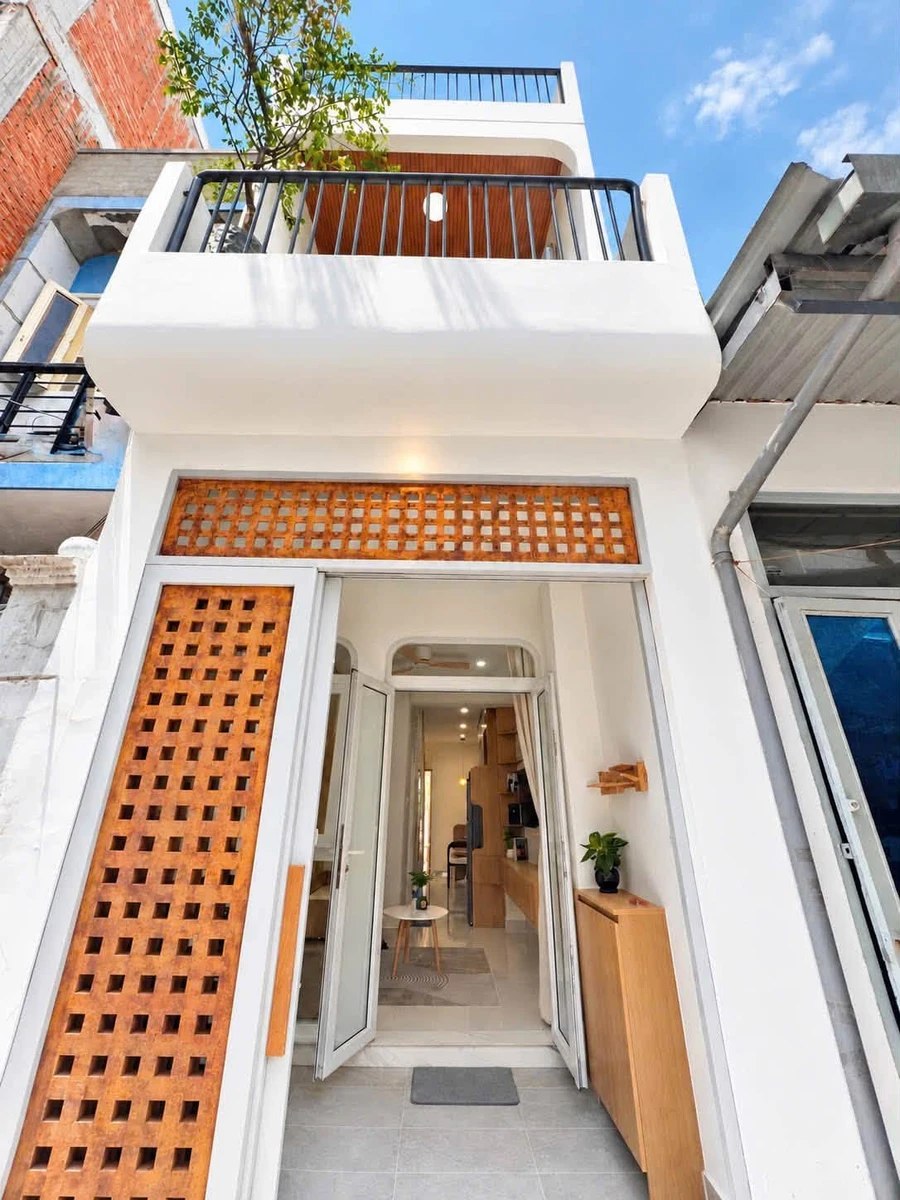 Bán nhà 2 tầng 38m² 3PN có ban công riêng gần Cầu Bông, Bình Thạnh giá 5,86 tỷ - Ảnh 1