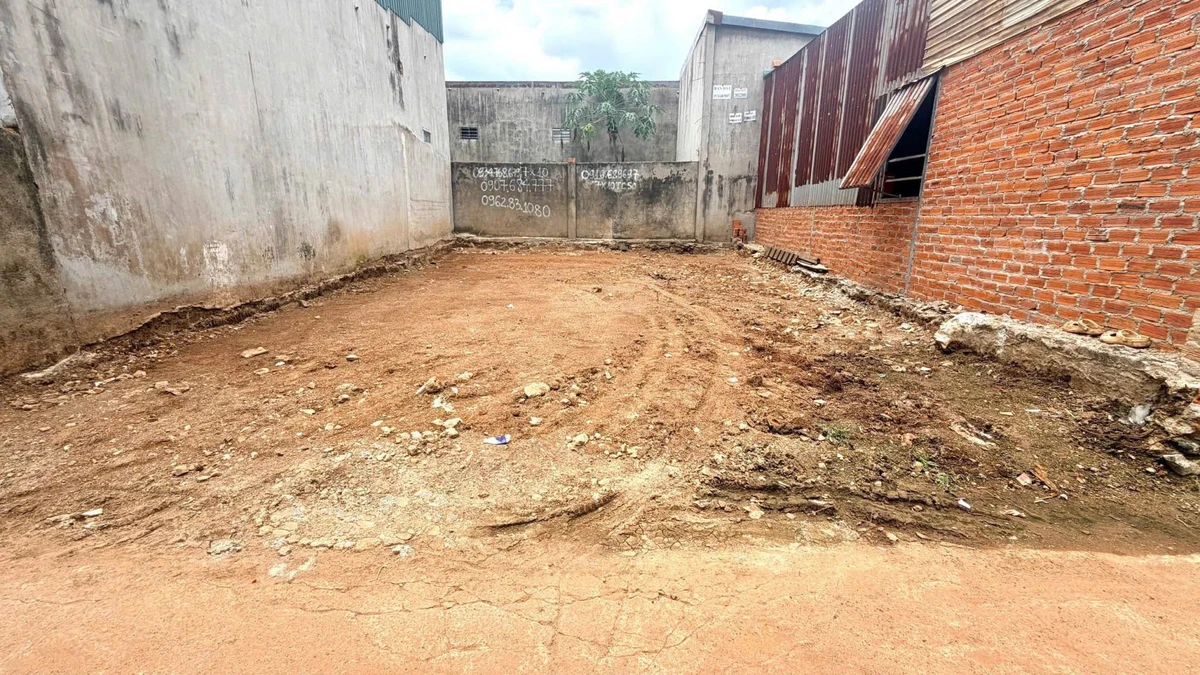 Bán đất hẻm Phùng Hưng 50m² gần Đại Học Tây Nguyên Quận 1 - Ảnh 1