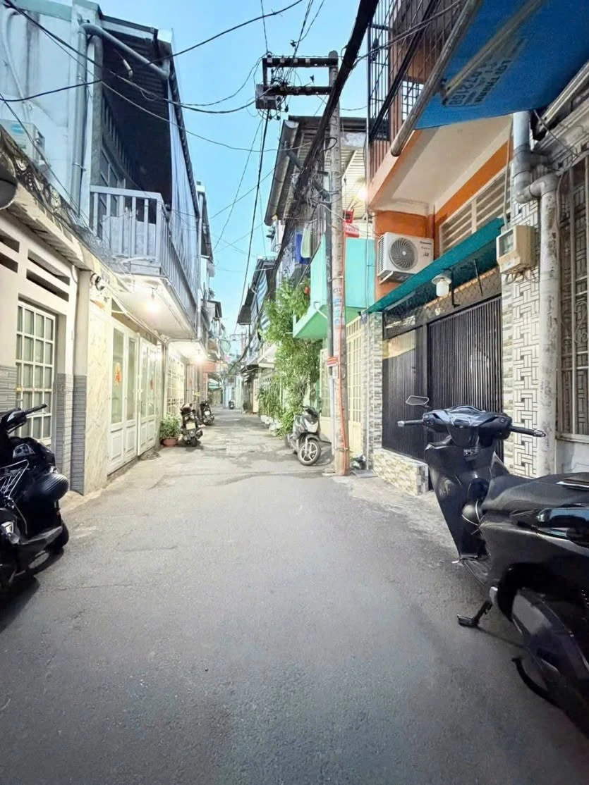 Bán nhà mặt tiền CMT8 - Bắc Hải 3 tầng 110m2, giá 5,9 tỷ - Ảnh 1