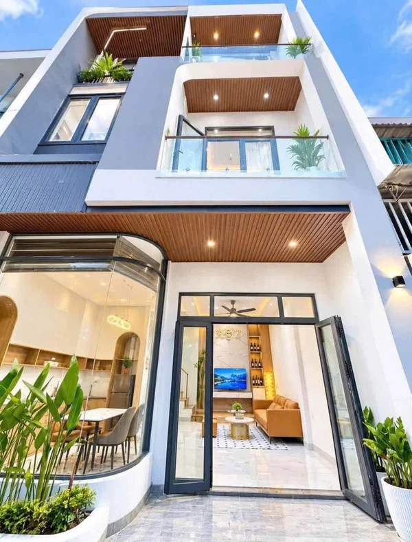 Bán nhà 3 tầng 42m² full nội thất Quy Nhơn 3,4 tỷ