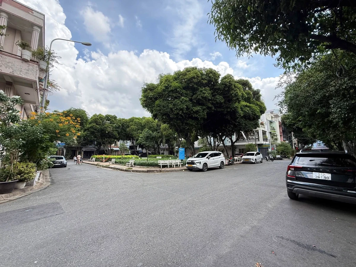 Bán nhà 8 phòng 330m² Cư xá Nguyên Hồng Bình Thạnh 13.8 tỷ - Ảnh thu nhỏ 4