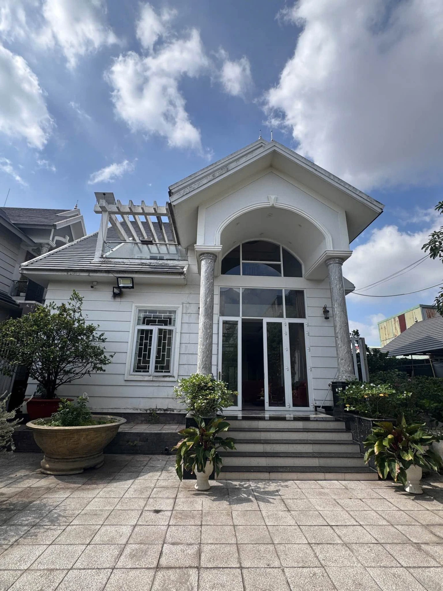 Bán biệt thự 1 trệt 1 lầu 832 m2 Thuận Giao 16,5 tỷ - Ảnh 1