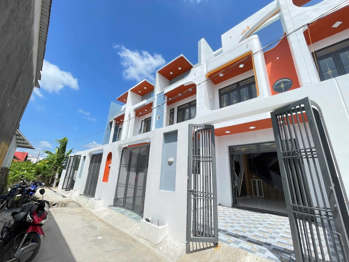 Bán nhà phố 3PN 99m² Lộc Hậu Cần Giuộc 2,25 tỷ - Ảnh 1