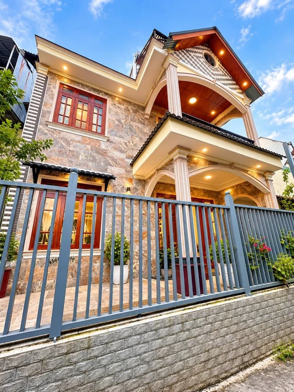 Bán nhà phố 3 PN 130m², 15m ngang, Đà Lạt 5,5 tỷ