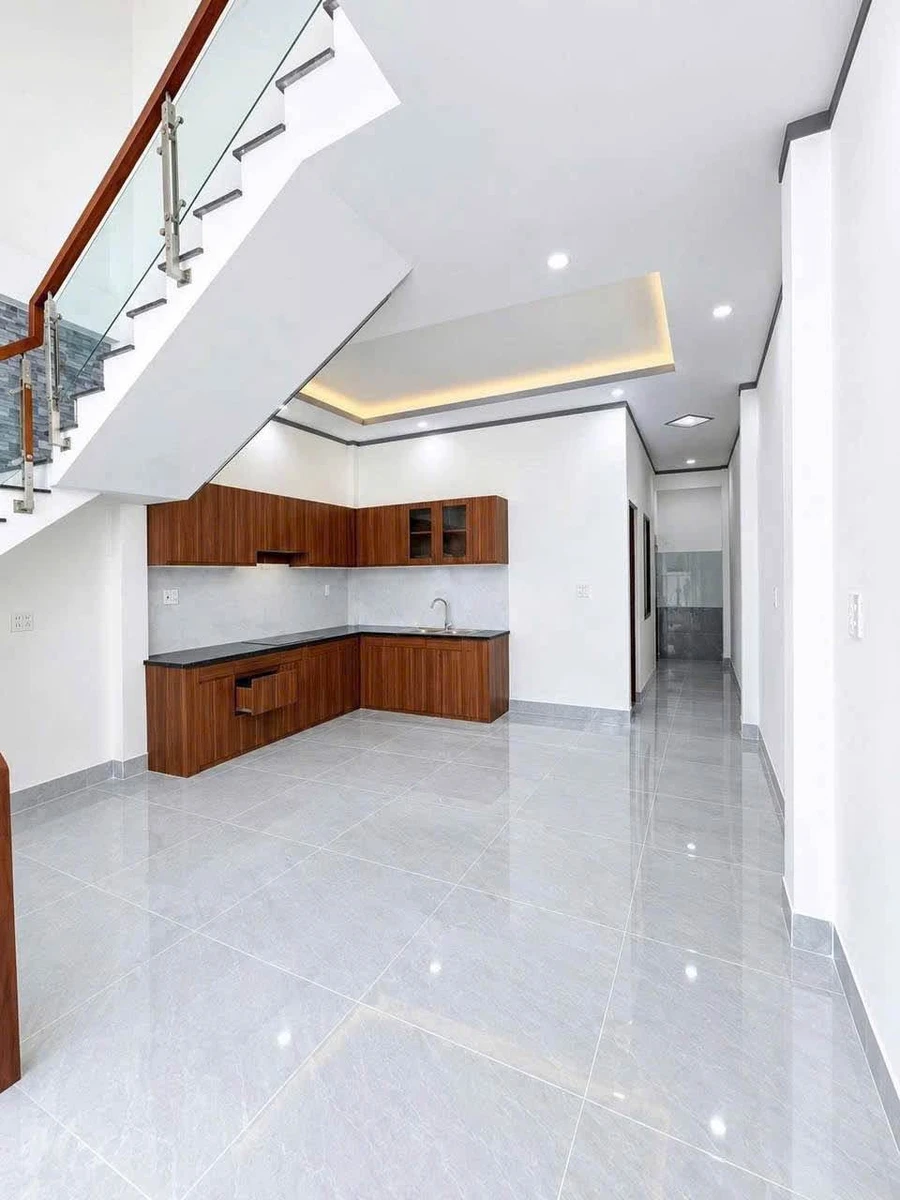 Bán nhà 1 trệt 1 lầu 105m² 3PN ngã ba Đèn Vàng Quận 1 - Ảnh thu nhỏ 3