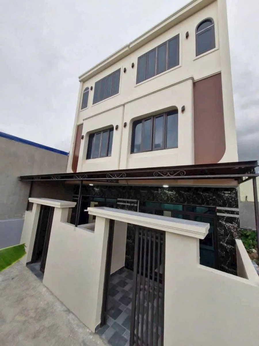 Bán nhà 3 tầng 50m² có sân cổng Kiến An - Ảnh 1