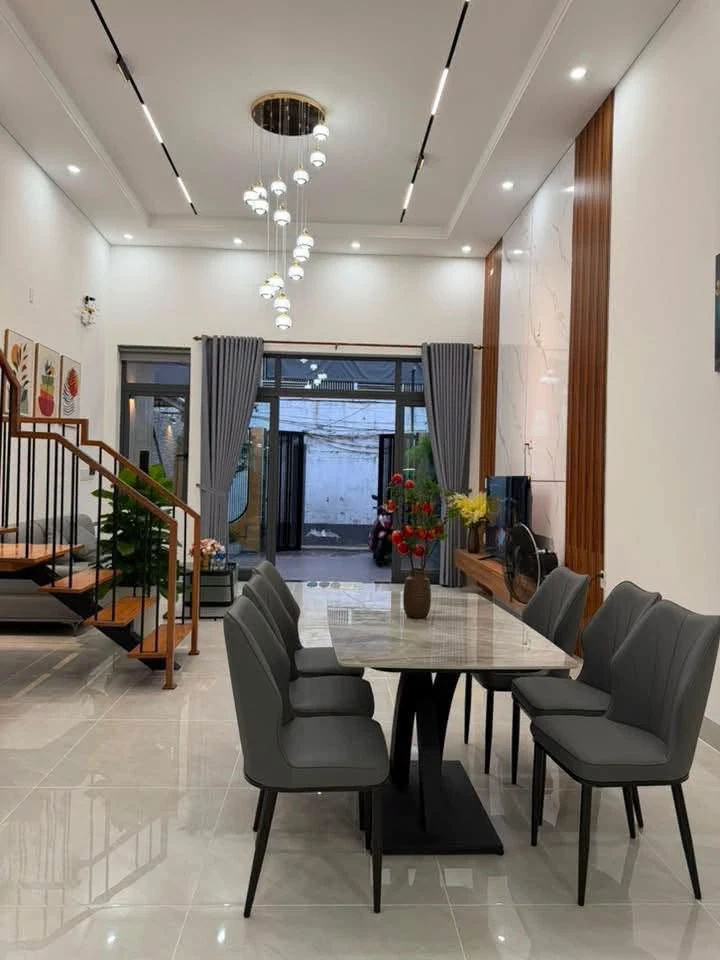 Bán nhà cấp 4 120m² 2PN Tôn Đức Thắng, sân vườn full nội thất - Ảnh thu nhỏ 3