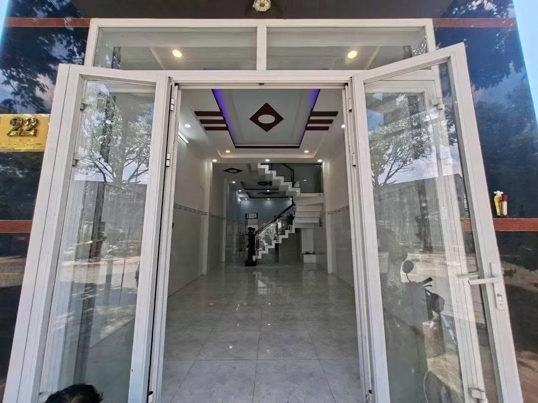 Bán nhà 4x16m, 3PN 3WC, giá 2,35 tỷ gần trung tâm thương mại Thủ Thừa - Ảnh thu nhỏ 3