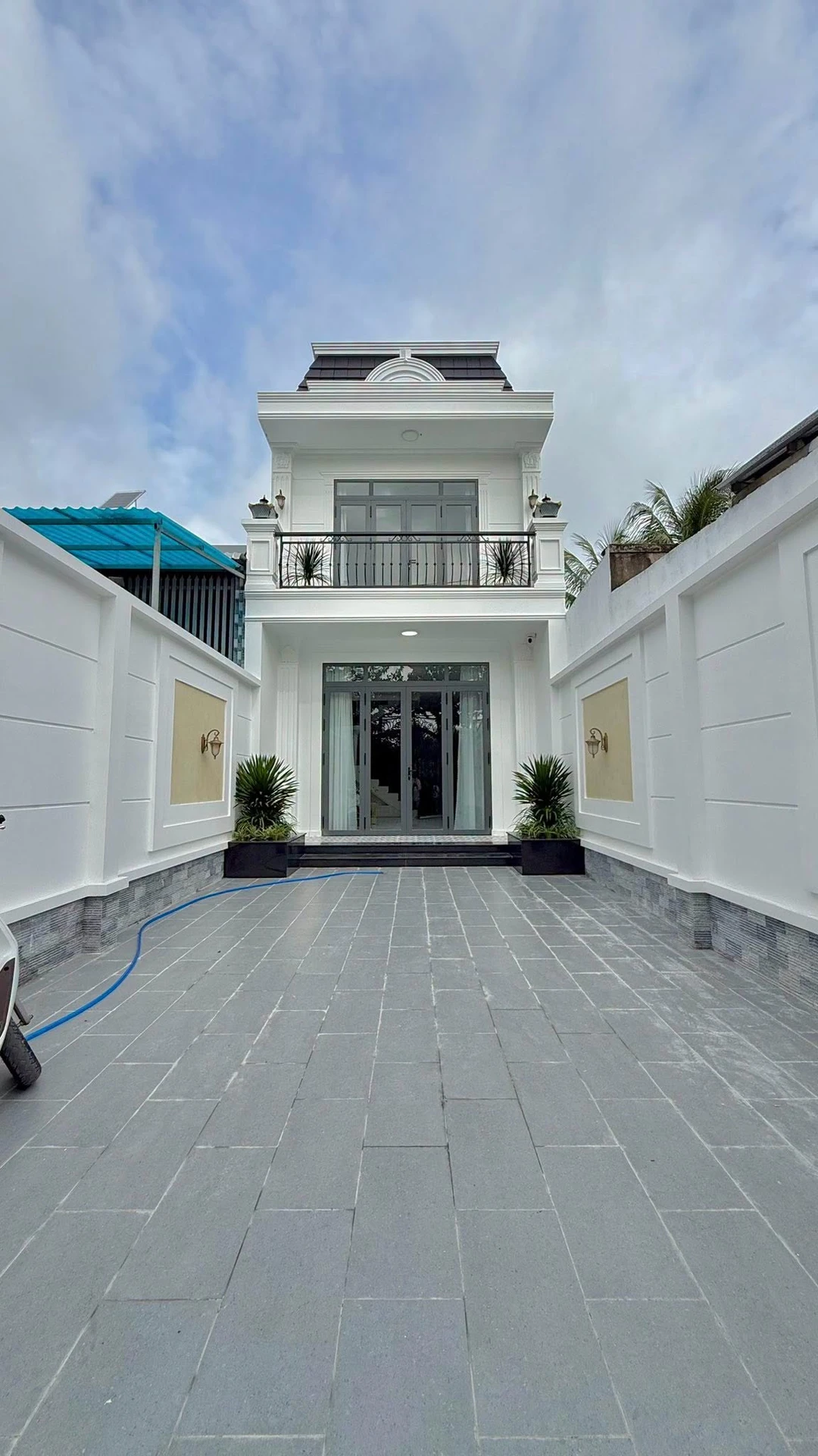 Bán nhà 2 lầu 3PN 100m2 Văn Miếu Trấn Biên, 2 tỷ 50 - Ảnh 1