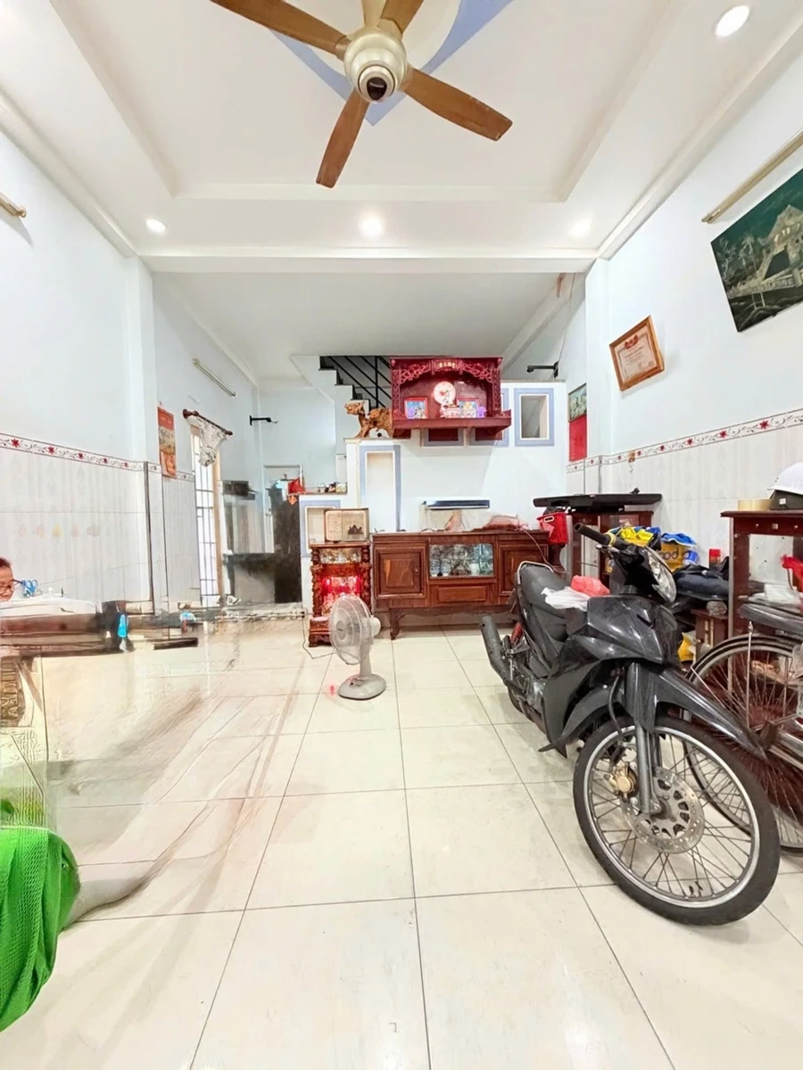 Bán nhà hẻm xe tải 32m2, 1 trệt 1 lầu, ngang 4m, giá 4 tỷ tại Tân Phú - Ảnh 1