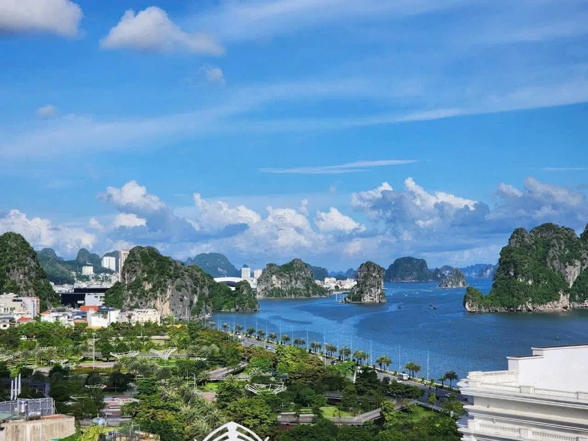 Bán căn hộ 2PN 105m² view biển Hạ Long Center, Hạ Long - Ảnh 1