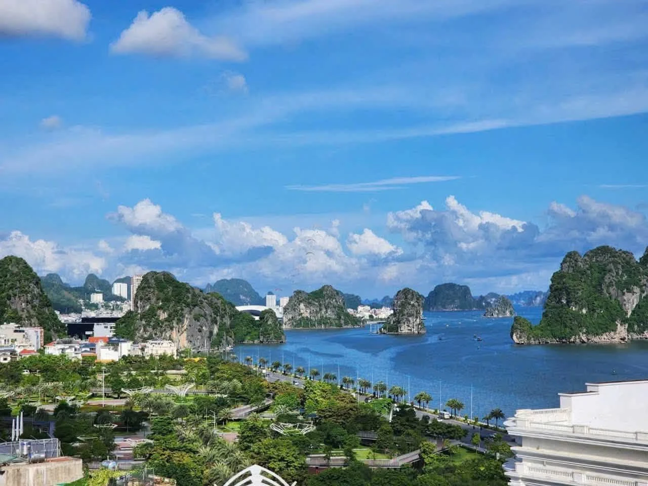 Bán căn hộ 2PN 105m² view biển Hạ Long Center, Hạ Long - Ảnh 1