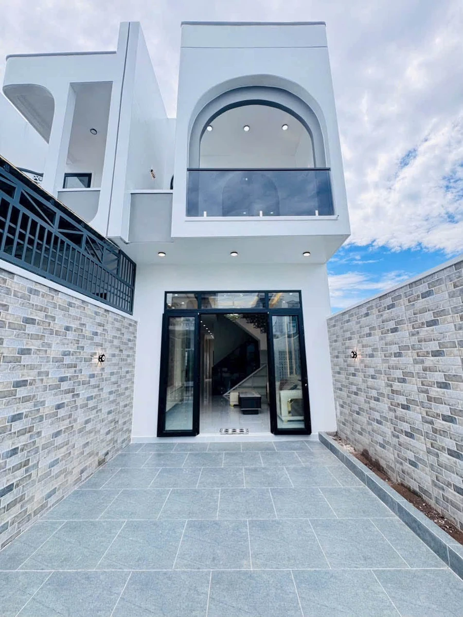 Bán nhà phố 1 trệt 1 lầu 3 phòng ngủ 4,3x23,2m giá 2,86 tỷ, gần đường Liên Hương, An Giang - Ảnh thu nhỏ 2