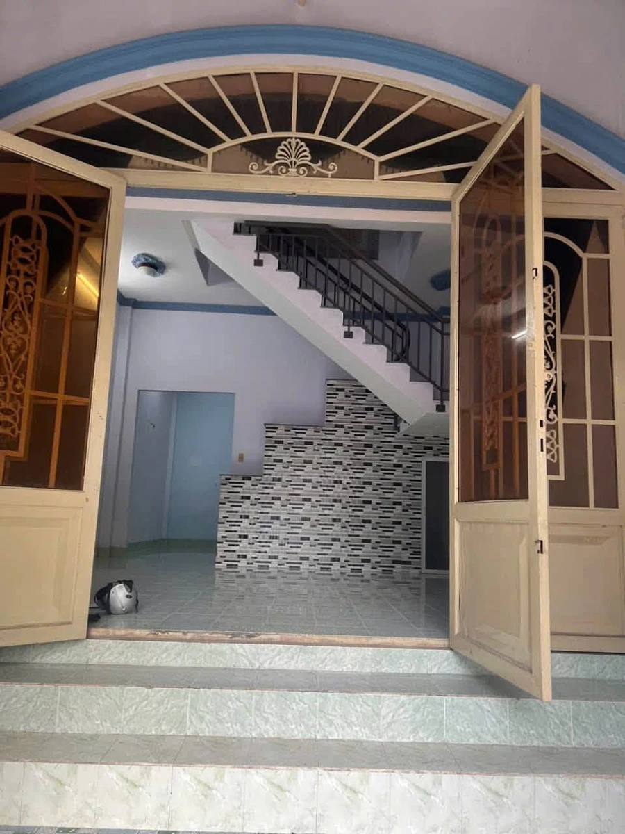 Cho thuê nhà mặt tiền Tân Phú 6x16m, 2PN 2WC, 14 triệu/tháng - Ảnh thu nhỏ 2
