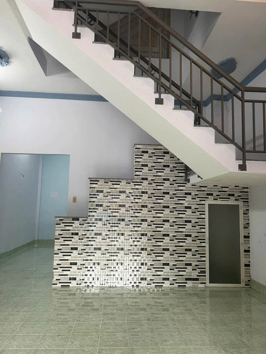 Cho thuê nhà mặt tiền Tân Phú 6x16m, 2PN 2WC, 14 triệu/tháng - Ảnh thu nhỏ 3