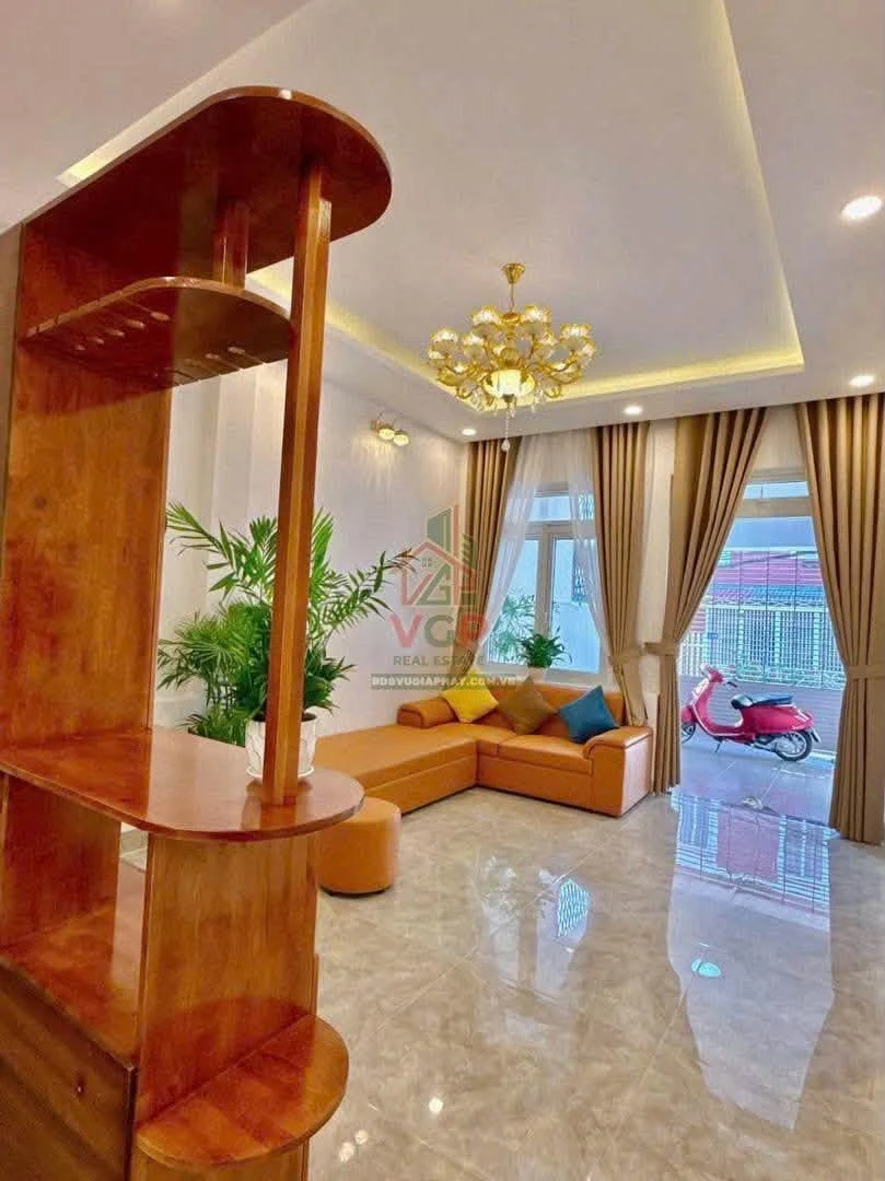 Bán nhà phố hẻm ô tô 62,1m2, 1 trệt 2 lầu áp mái, gần chợ Ngô Quyền, Phường 6, Lâm Đồng - Ảnh 1