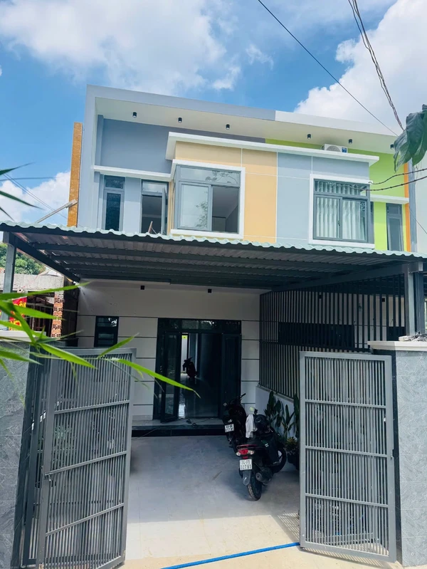 Bán nhà trệt lầu 3PN, 100m² tại Bến Cát, giá 2 tỷ 560 triệu