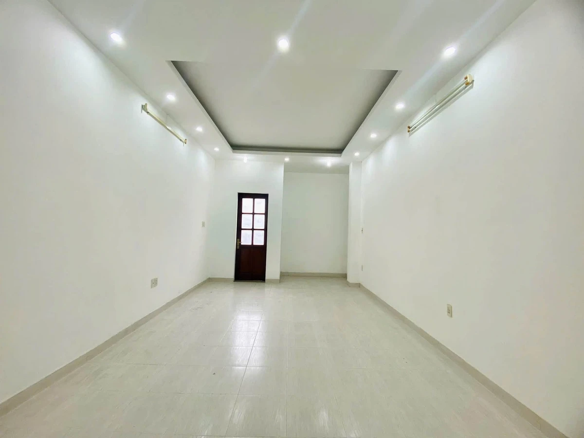 Cho thuê nhà nguyên căn 1 trệt 3 lầu 252m² Quận 12 - Ảnh thu nhỏ 4