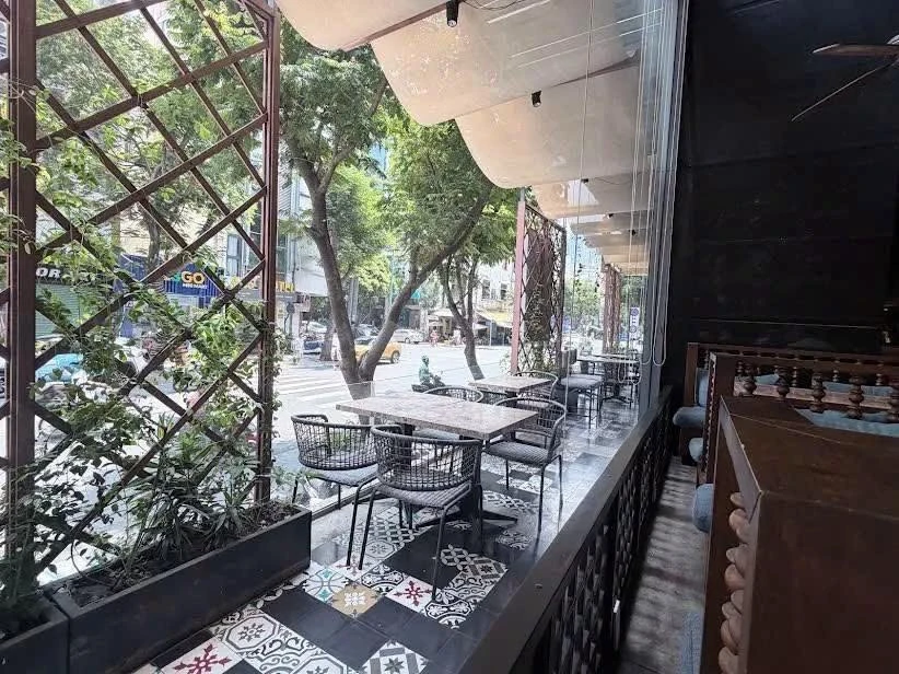 Cho thuê mặt bằng góc 2 mặt tiền 262m² Quận 1 - Ảnh thu nhỏ 4