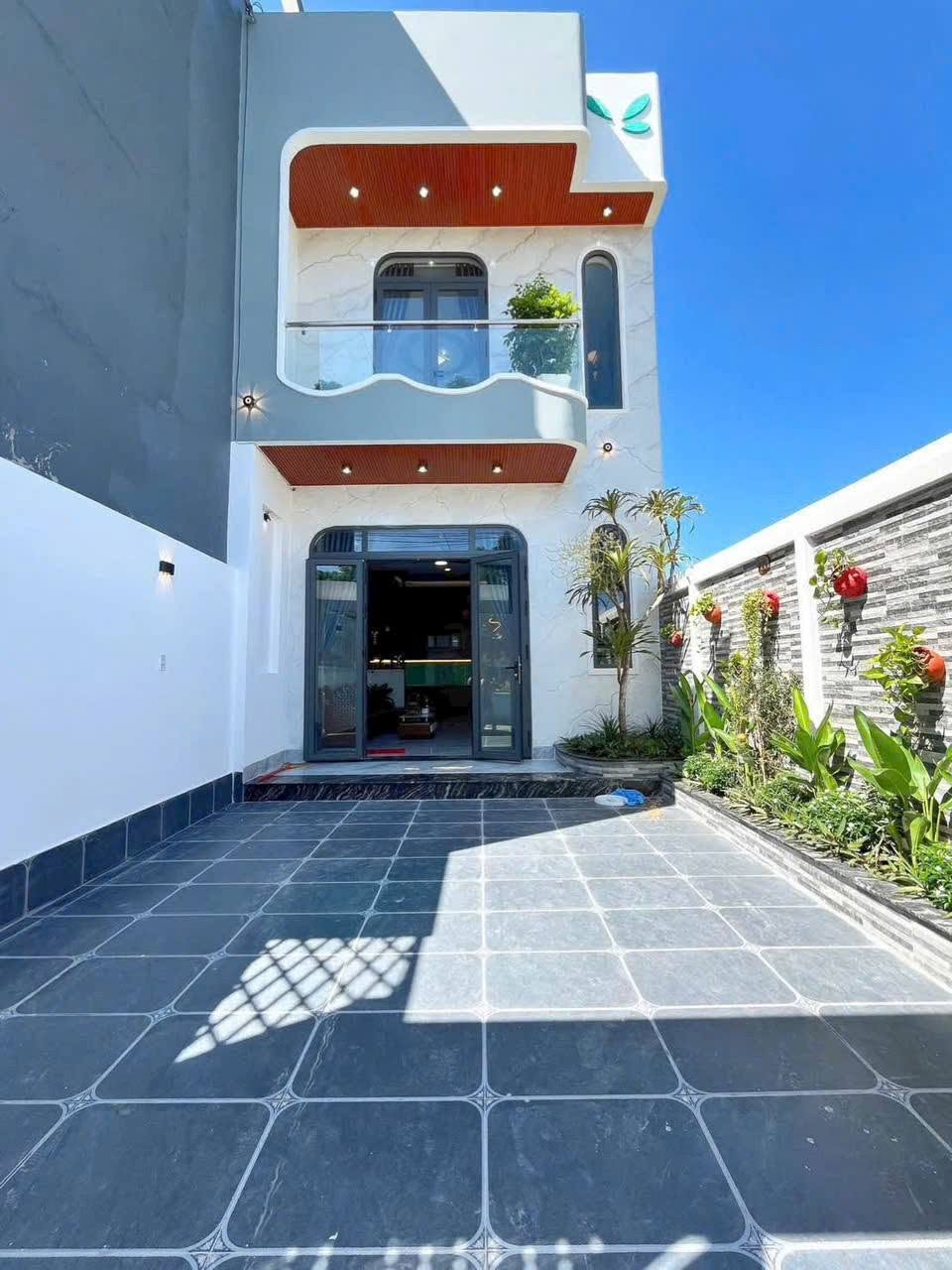Bán nhà Mỹ Hạnh Nam 100m² sân đậu ô tô