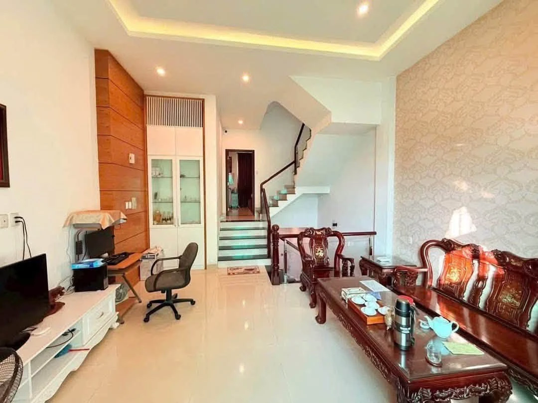 Bán nhà 75m2, 4 phòng, 5 toilet, Vũng Tàu, 8 tỷ 600 triệu - Ảnh thu nhỏ 4