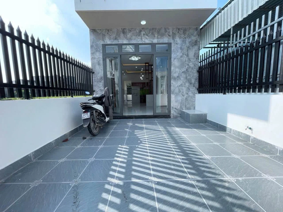 Nhà lầu 3PN/3WC 80m² giá 1tỷ8 Đức Hoà - Ảnh thu nhỏ 3